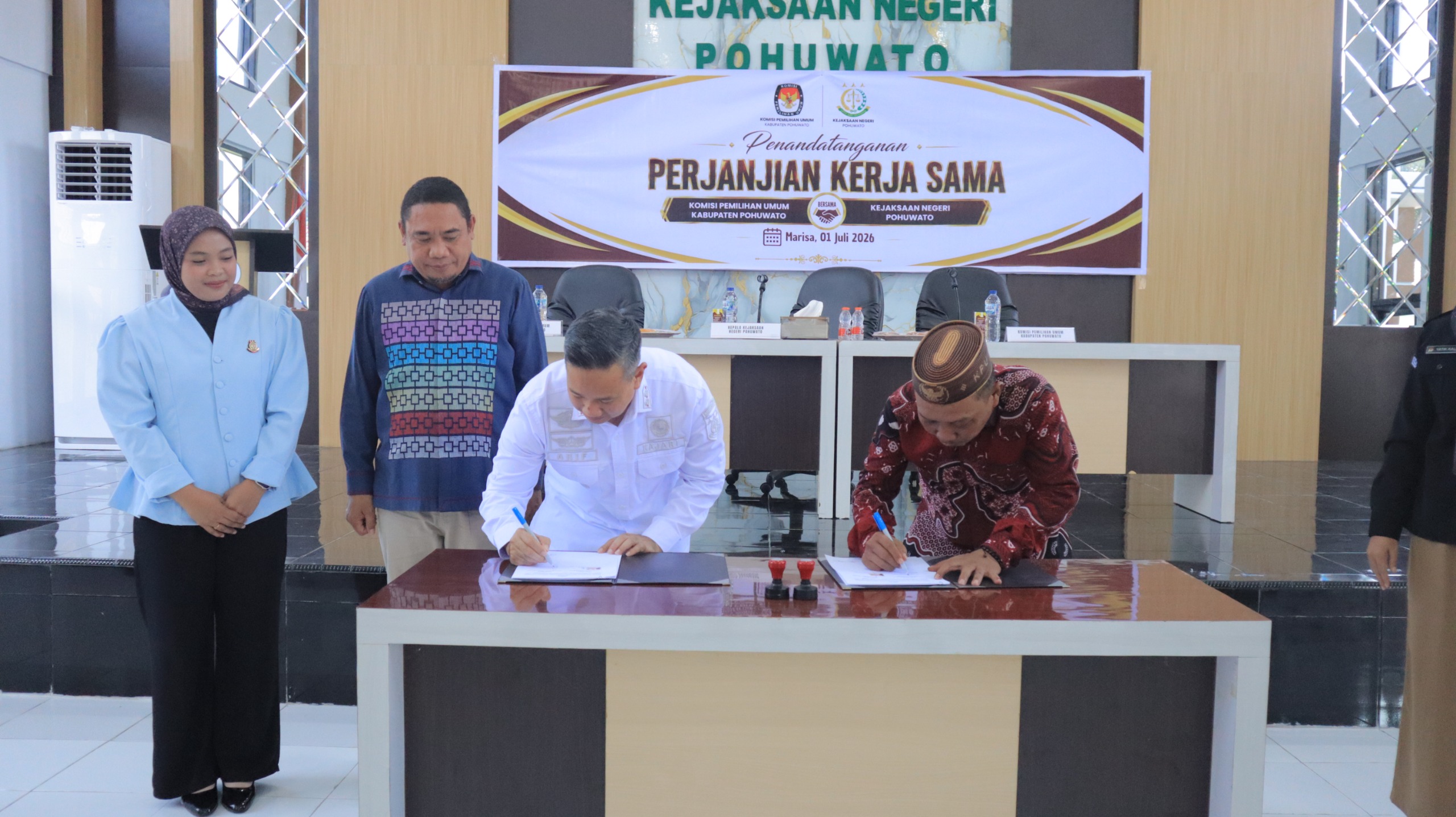 Penandatanganan Kerjasama KPU Pohuwato dan Kejaksaan Negeri Pohuwato